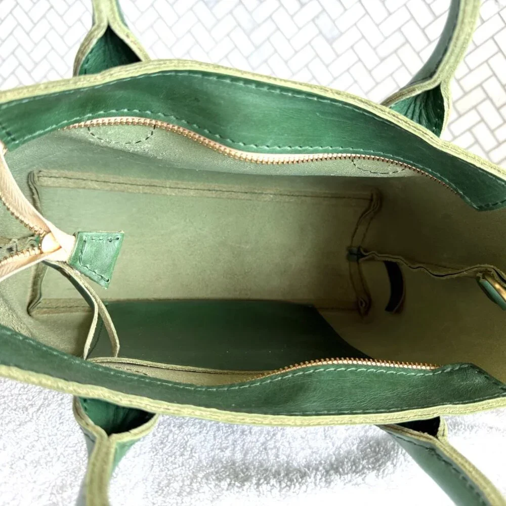 Portland Leather Small Raindrop Crossbody Bag $240 Retail. NWOT. - Picture 4 of 11